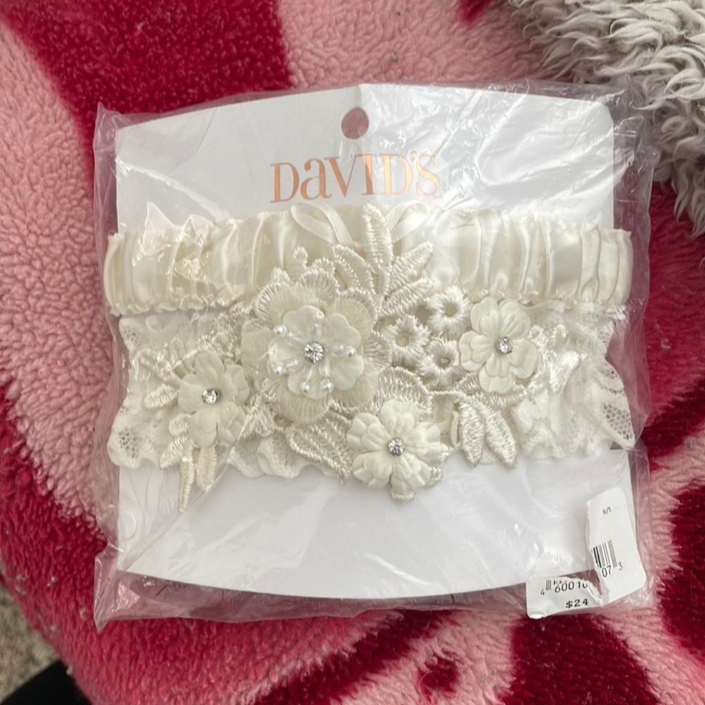 Ivory garter